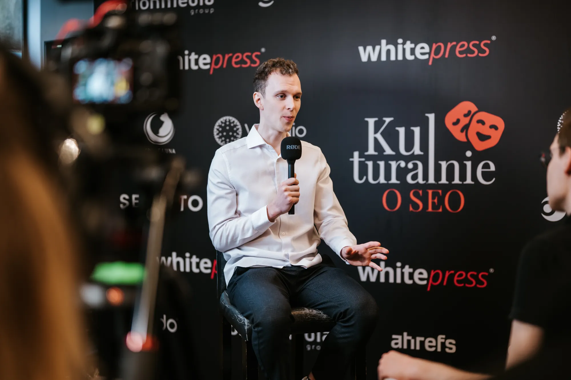 Pavel presenting at Kulturalnie o SEO, Warsaw